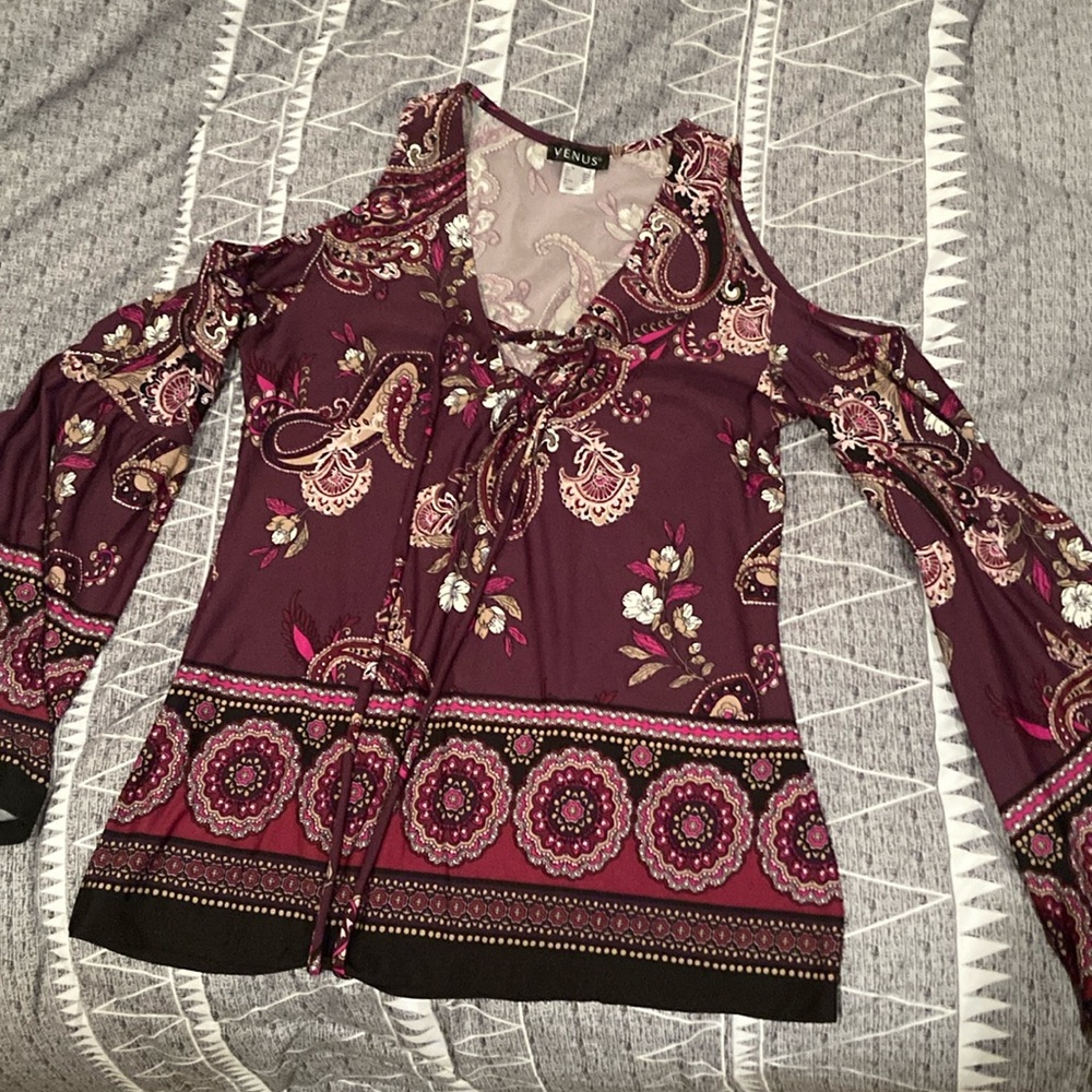 Venus Purple Paisley Cold Shoulder Top With belled Sleeve medium